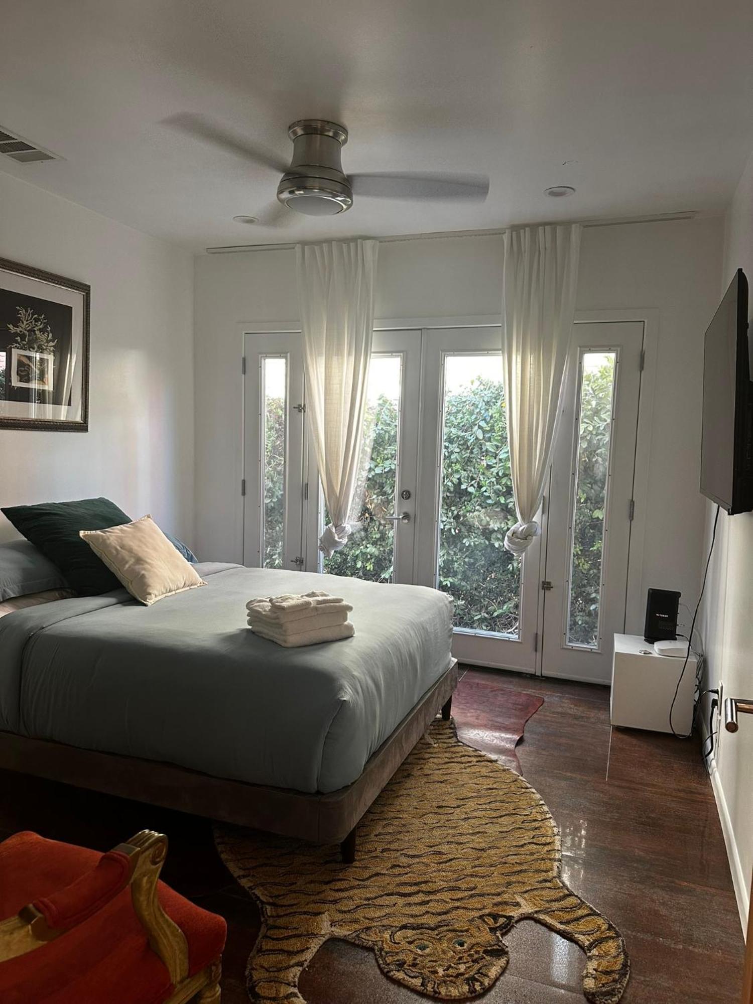 Spacious Getaway @ Echo Park Ranch - Luxury Indoor/ Outdoor Steps From Sunset Blvd, Echo Park Lake, Dodgers Stadium * Los Ángeles